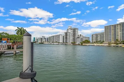 5661 Pine Tree Drive Miami Beach FL 33140