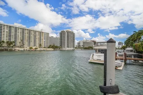 5661 Pine Tree Drive Miami Beach FL 33140