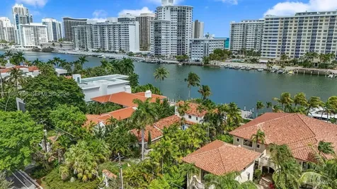 5661 Pine Tree Drive Miami Beach FL 33140