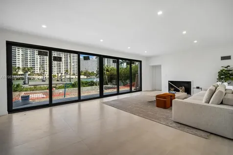 5661 Pine Tree Drive Miami Beach FL 33140