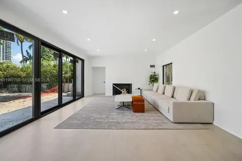 5661 Pine Tree Drive Miami Beach FL 33140