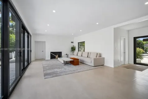 5661 Pine Tree Drive Miami Beach FL 33140