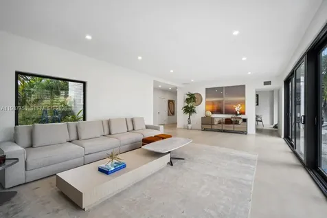 5661 Pine Tree Drive Miami Beach FL 33140