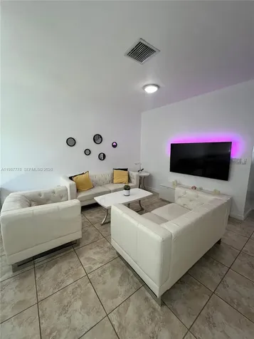 8925 W 35th Court Hialeah FL 33018