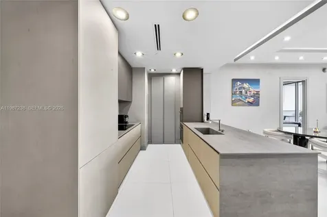 200 Biscayne Boulevard Way Miami FL 33131