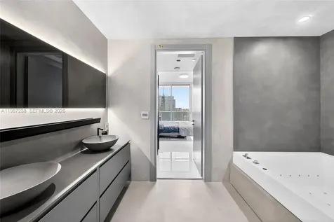 200 Biscayne Boulevard Way Miami FL 33131