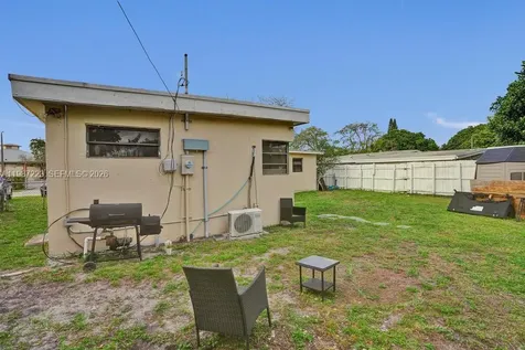 3500 SW 37th Street West Park FL 33023