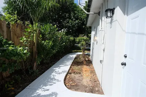 1084 SW 4th Avenue Pompano Beach FL 33060