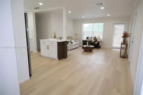1084 SW 4th Avenue Pompano Beach FL 33060