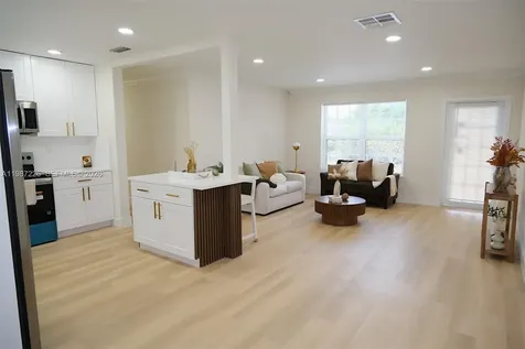 1084 SW 4th Avenue Pompano Beach FL 33060