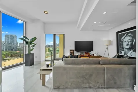 17901 Collins Sunny Isles Beach FL 33160