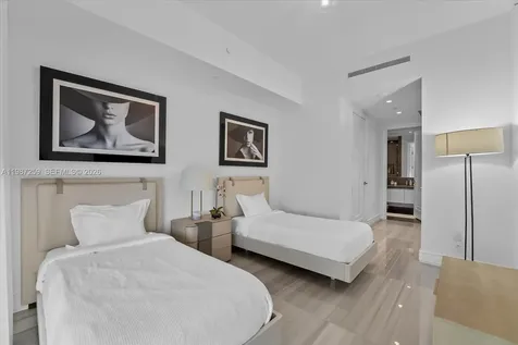 17901 Collins Sunny Isles Beach FL 33160