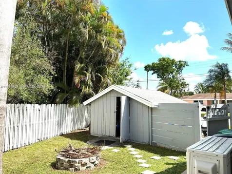 4541 SW 28th Terrace Dania Beach FL 33312