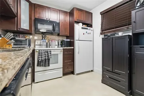 7521 NW 16th Street Plantation FL 33313