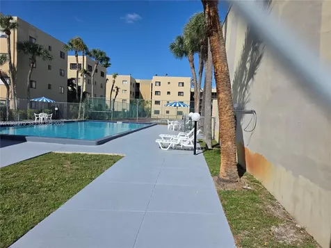 8615 NW 8th Street Miami FL 33126