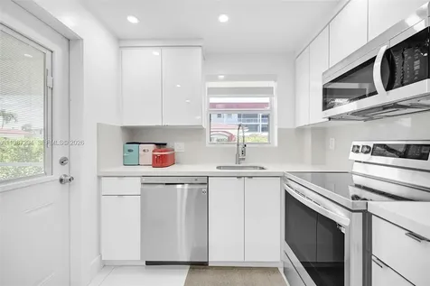 580 Egret Drive Hallandale Beach FL 33009