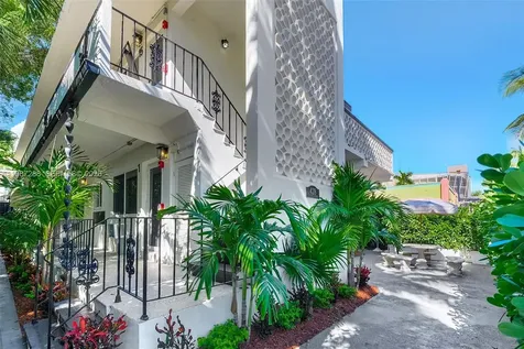 428 Collins Avenue Miami Beach FL 33139
