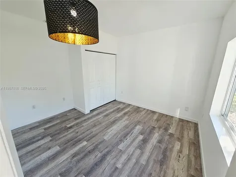 127 NE 184th Terrace Miami FL 33179
