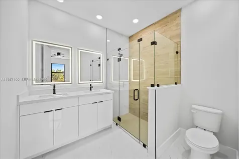 1202 NE 8th Place Cape Coral FL 33909