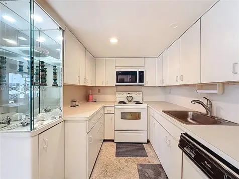 6061 Collins Avenue Miami Beach FL 33140