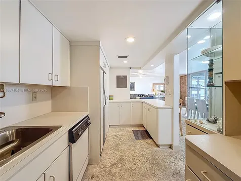 6061 Collins Avenue Miami Beach FL 33140