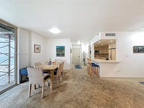 6061 Collins Avenue Miami Beach FL 33140