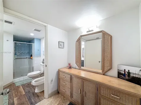 6061 Collins Avenue Miami Beach FL 33140