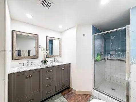 6061 Collins Avenue Miami Beach FL 33140