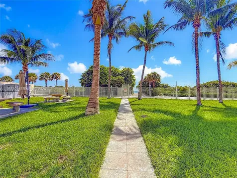 6061 Collins Avenue Miami Beach FL 33140
