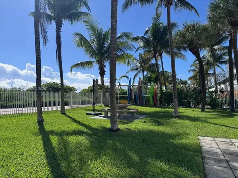 6061 Collins Avenue Miami Beach FL 33140