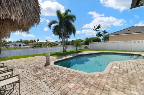 2327 NW 187th Avenue Pembroke Pines FL 33029