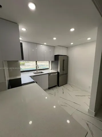 16909 N Bay Road Sunny Isles Beach FL 33160