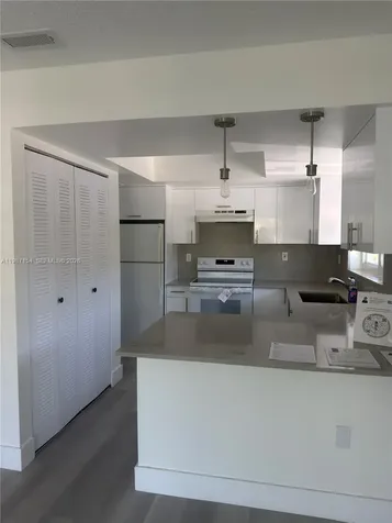 11163 NW 7th Street Miami FL 33172