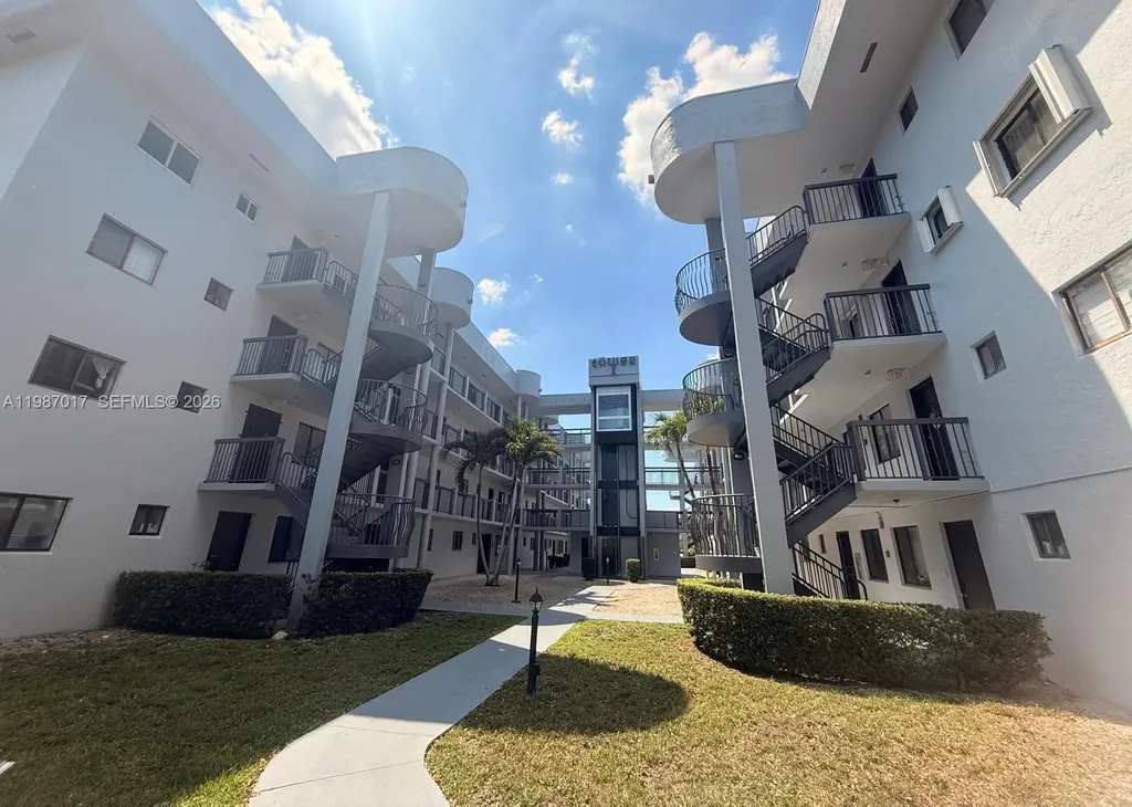 5300 W 21st Court Hialeah FL 33016