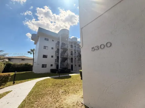 5300 W 21st Court Hialeah FL 33016