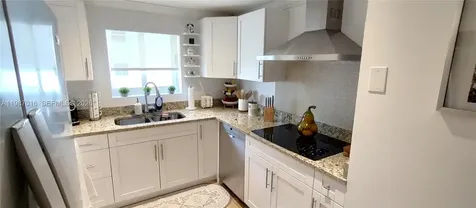 170 SE 14th Street Miami FL 33131