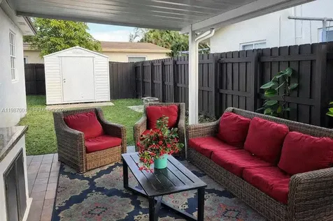 1608 NE 34th Street Oakland Park FL 33334