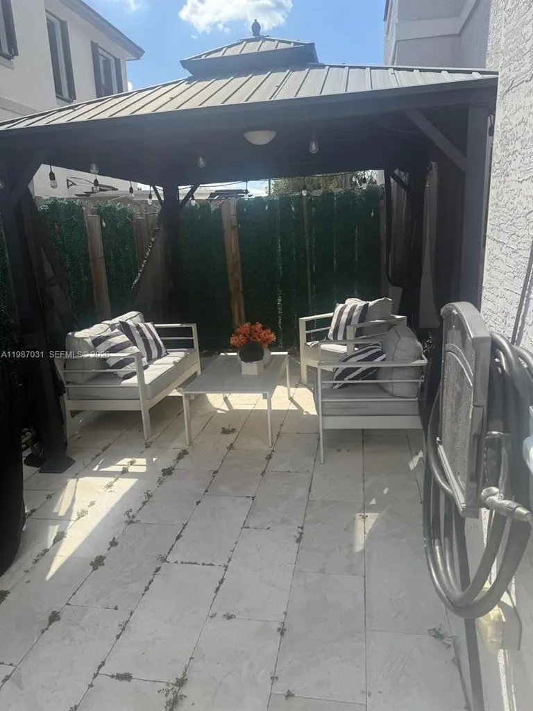 522 SW 19th Way Fort Lauderdale FL 33312