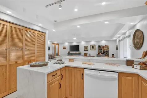333 SE 20th Avenue Deerfield Beach FL 33441