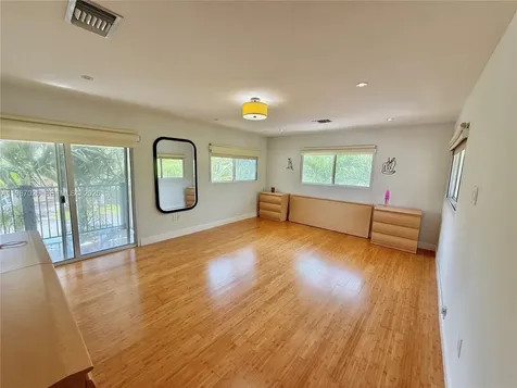 211 189th Terrace Sunny Isles Beach FL 33160