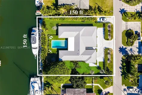 424 Alamanda Drive Hallandale Beach FL 33009