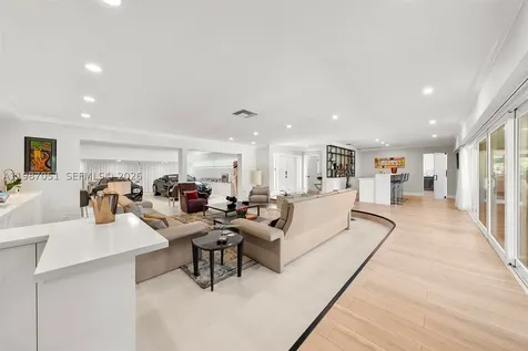 424 Alamanda Drive Hallandale Beach FL 33009