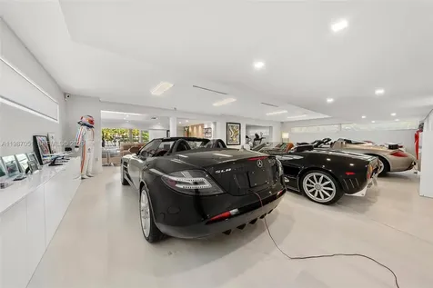 424 Alamanda Drive Hallandale Beach FL 33009