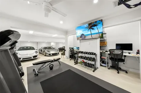 424 Alamanda Drive Hallandale Beach FL 33009