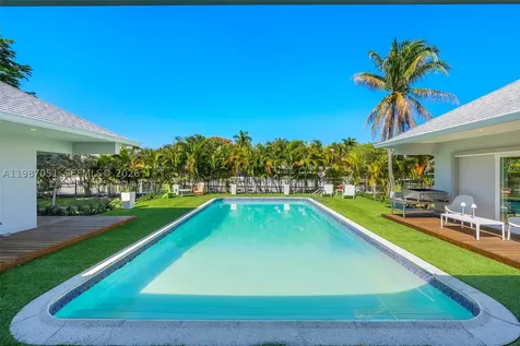 424 Alamanda Drive Hallandale Beach FL 33009