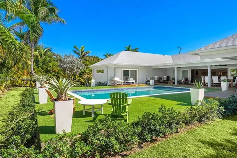 424 Alamanda Drive Hallandale Beach FL 33009