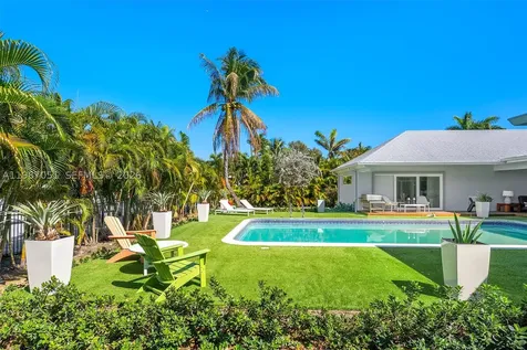 424 Alamanda Drive Hallandale Beach FL 33009