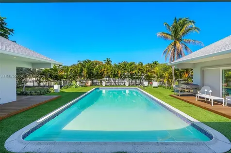 424 Alamanda Drive Hallandale Beach FL 33009
