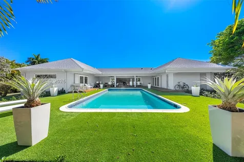 424 Alamanda Drive Hallandale Beach FL 33009