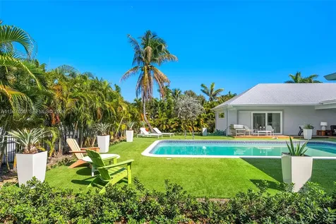 424 Alamanda Drive Hallandale Beach FL 33009